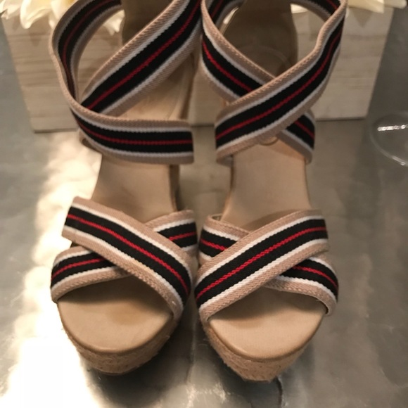 Mia Wedges Tan, Black, Red, and White size 9 - Picture 2 of 4